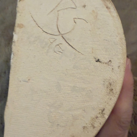 𝐕𝐀𝐒𝐄 𝐒𝐄𝐓 𝐁𝐄𝐀𝐔𝐓𝐈𝐅𝐔𝐋𝐋𝐘 𝐌𝐀𝐃𝐄-𝐒𝐈𝐆𝐍𝐀𝐓𝐔𝐑𝐄 & 𝐃𝐀𝐓𝐄 𝐎𝐍 𝐁𝐎𝐓𝐓𝐎𝐌 - Picture 6 of 9